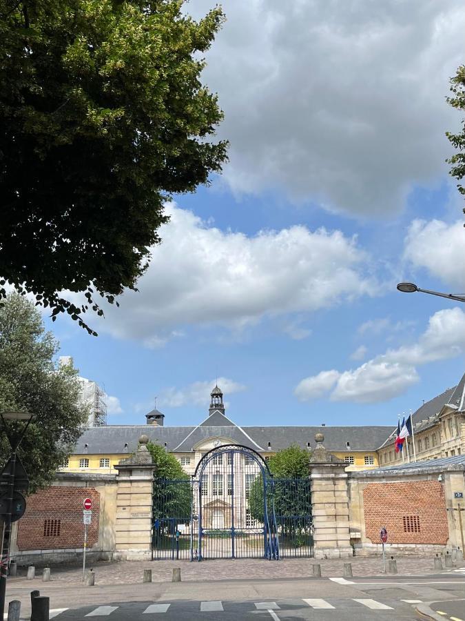 Le Flaubert, Appartement Et Parking En Centre Ville Rouen Luaran gambar